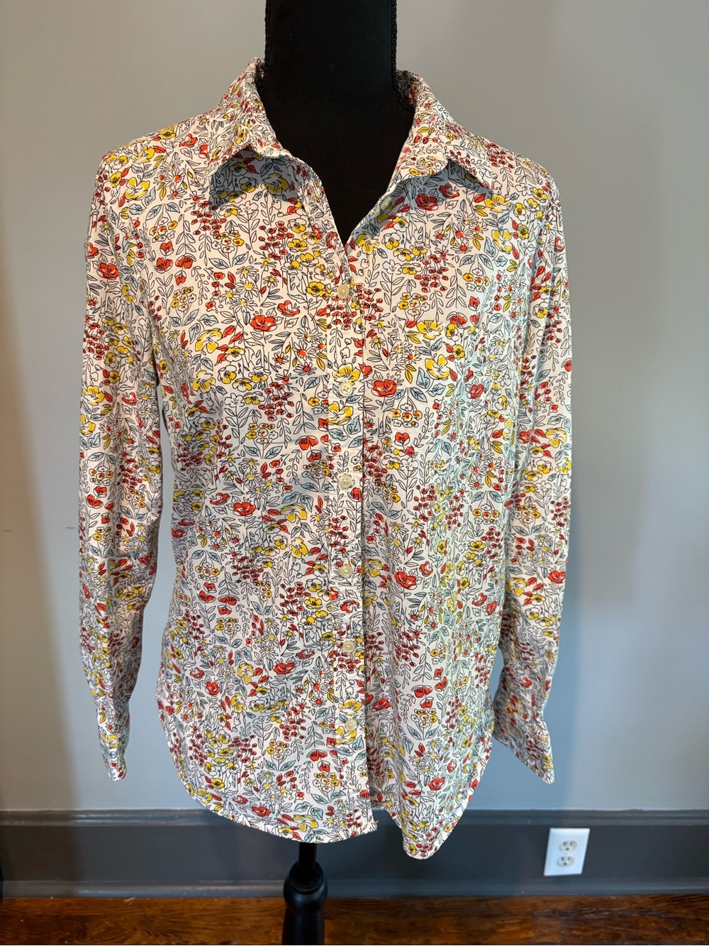 Banana Republic 100% cotton  Floral Button-Up Blouse with Red & Yellow Accents
